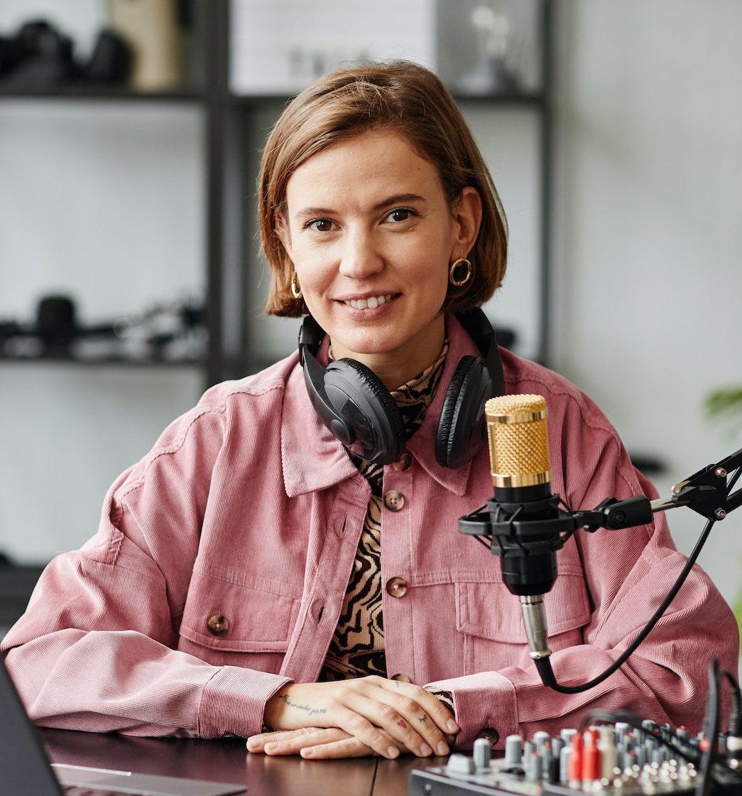 female-podcaster-smiling-e1664815088739.jpg